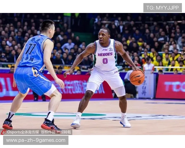 加拿大制造小组冷门，戴维斯反越位长传制胜