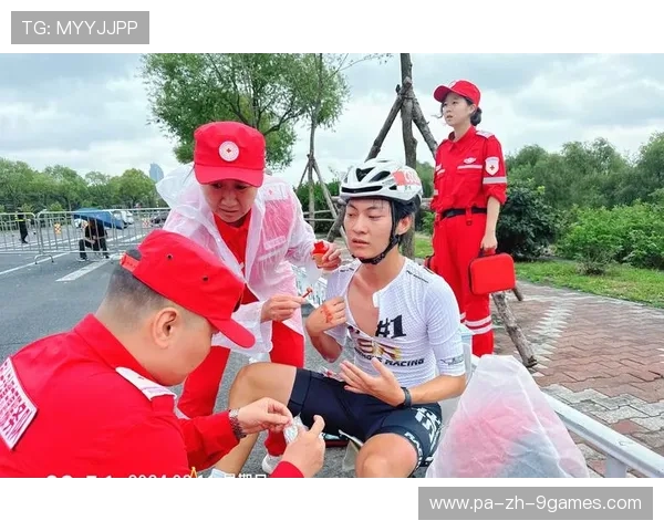 世界马拉松赛事志愿者紧急救援演练完成，马拉松救援人员